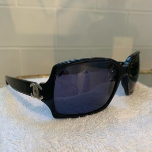 CHANEL sunglasses 100% AUTHENTIC Model 5030 w case